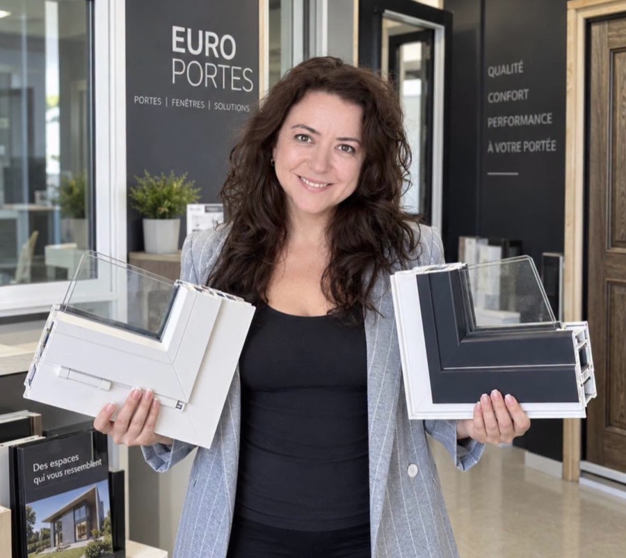 White and anthracite PVC window samples at the Euro Portes showroom